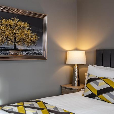 Roydon Marina Village Hotel מראה חיצוני תמונה