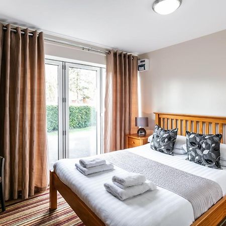 Roydon Marina Village Hotel מראה חיצוני תמונה