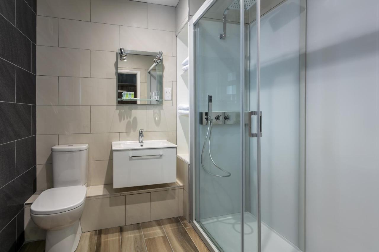 Roydon Marina Village Hotel מראה חיצוני תמונה