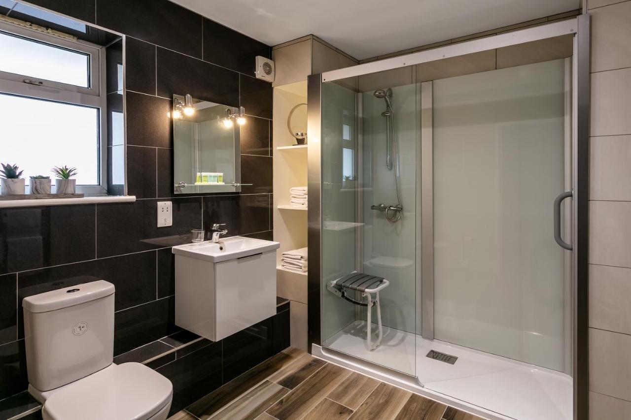 Roydon Marina Village Hotel מראה חיצוני תמונה