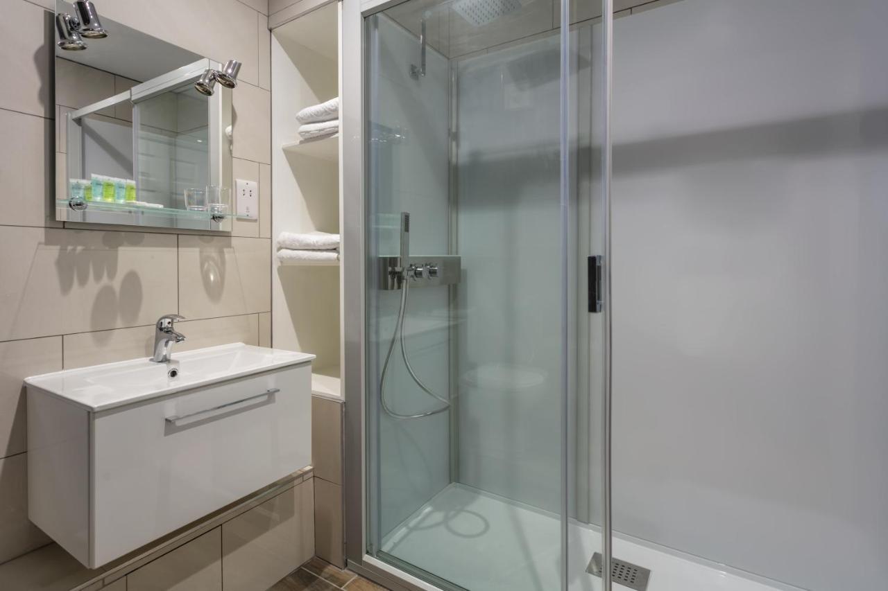 Roydon Marina Village Hotel מראה חיצוני תמונה