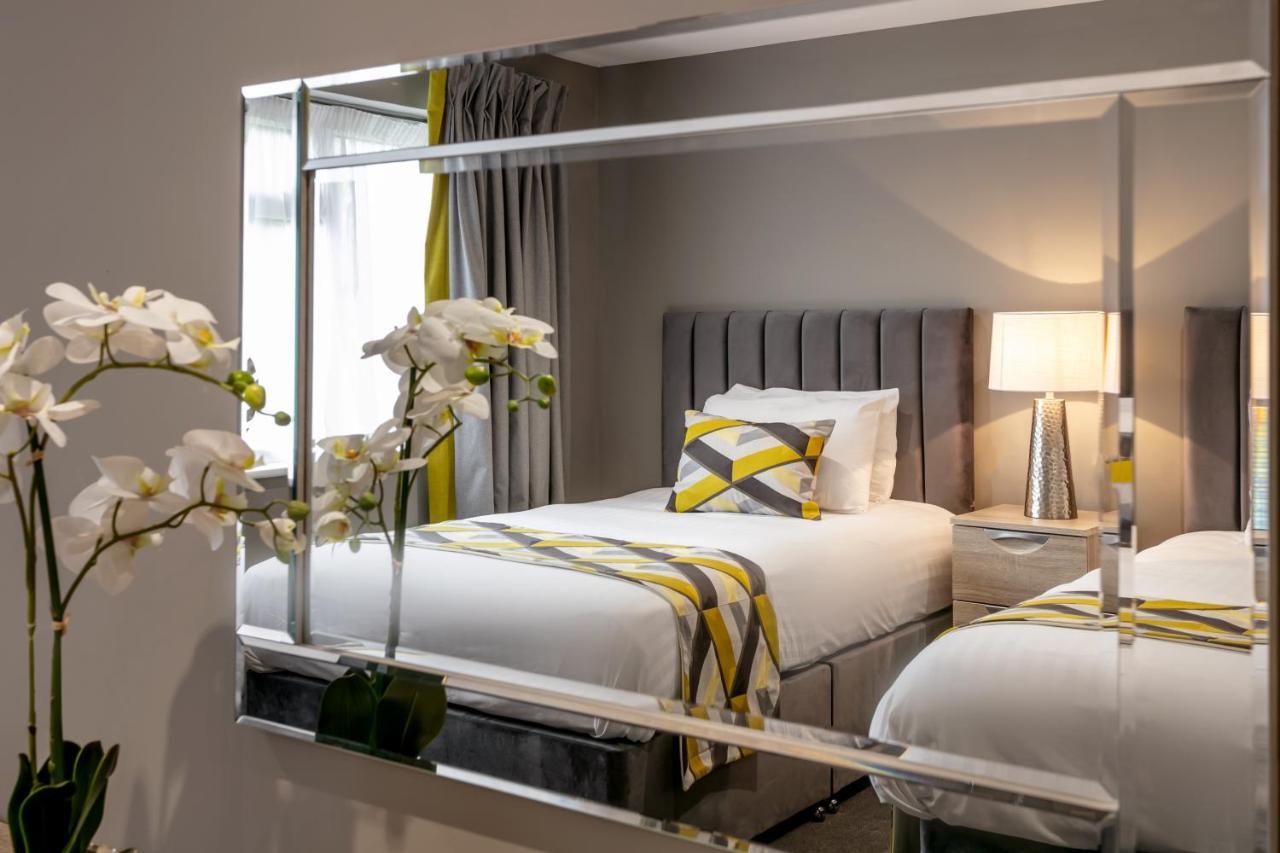 Roydon Marina Village Hotel מראה חיצוני תמונה