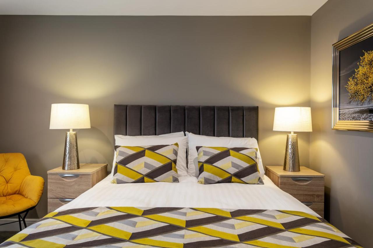 Roydon Marina Village Hotel מראה חיצוני תמונה