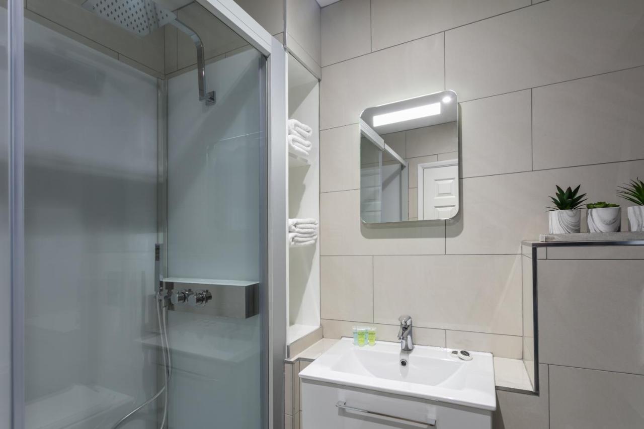 Roydon Marina Village Hotel מראה חיצוני תמונה