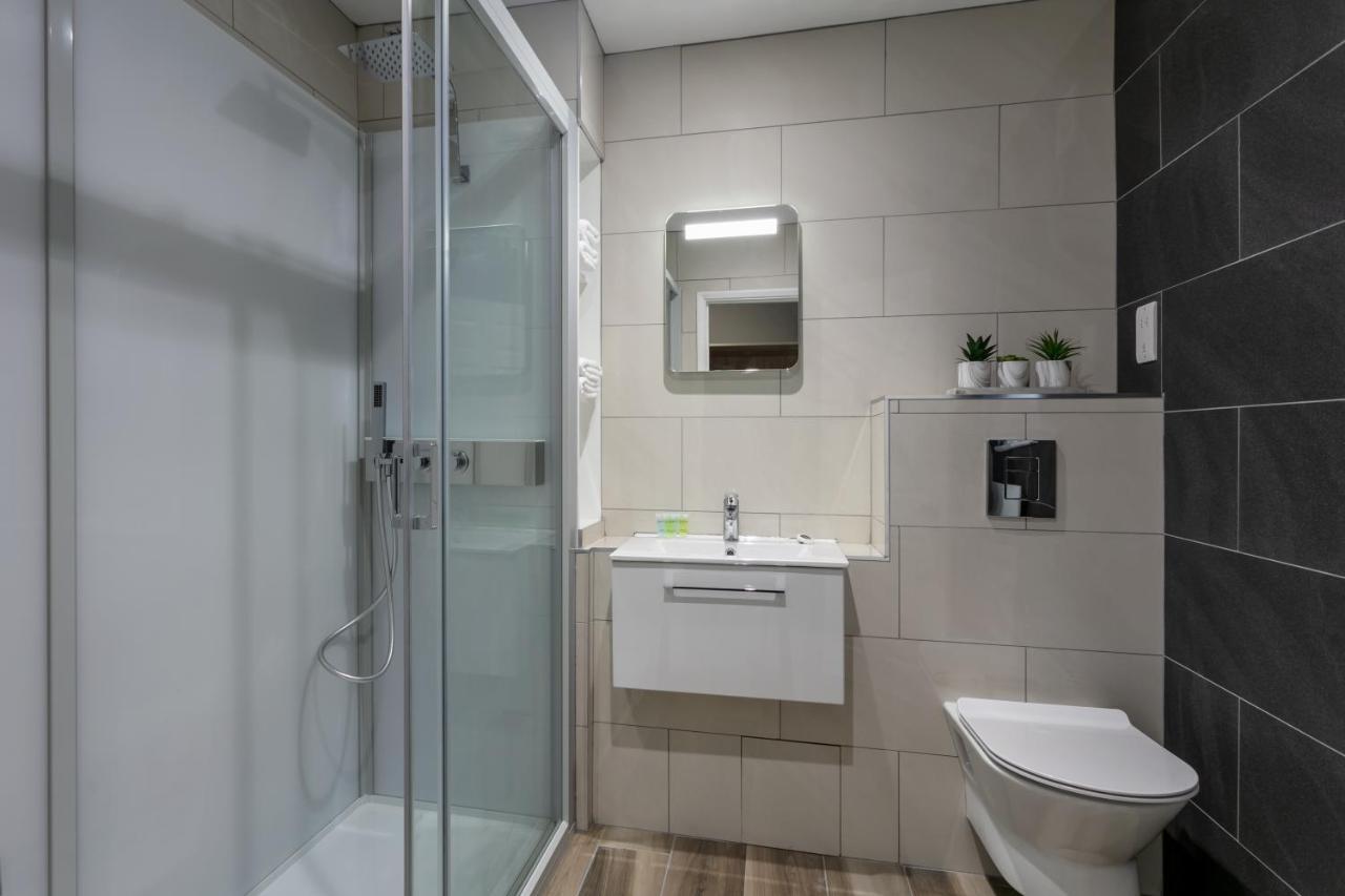 Roydon Marina Village Hotel מראה חיצוני תמונה