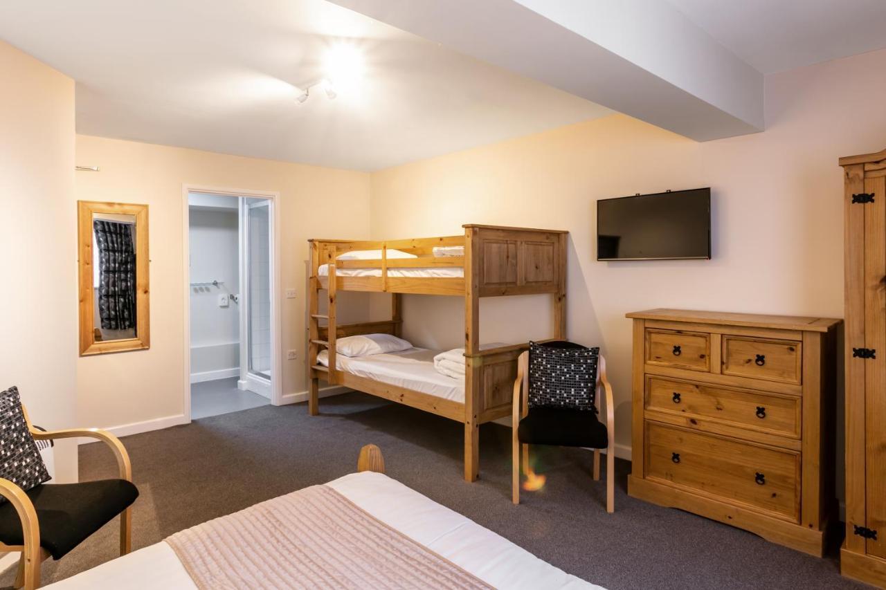 Roydon Marina Village Hotel מראה חיצוני תמונה