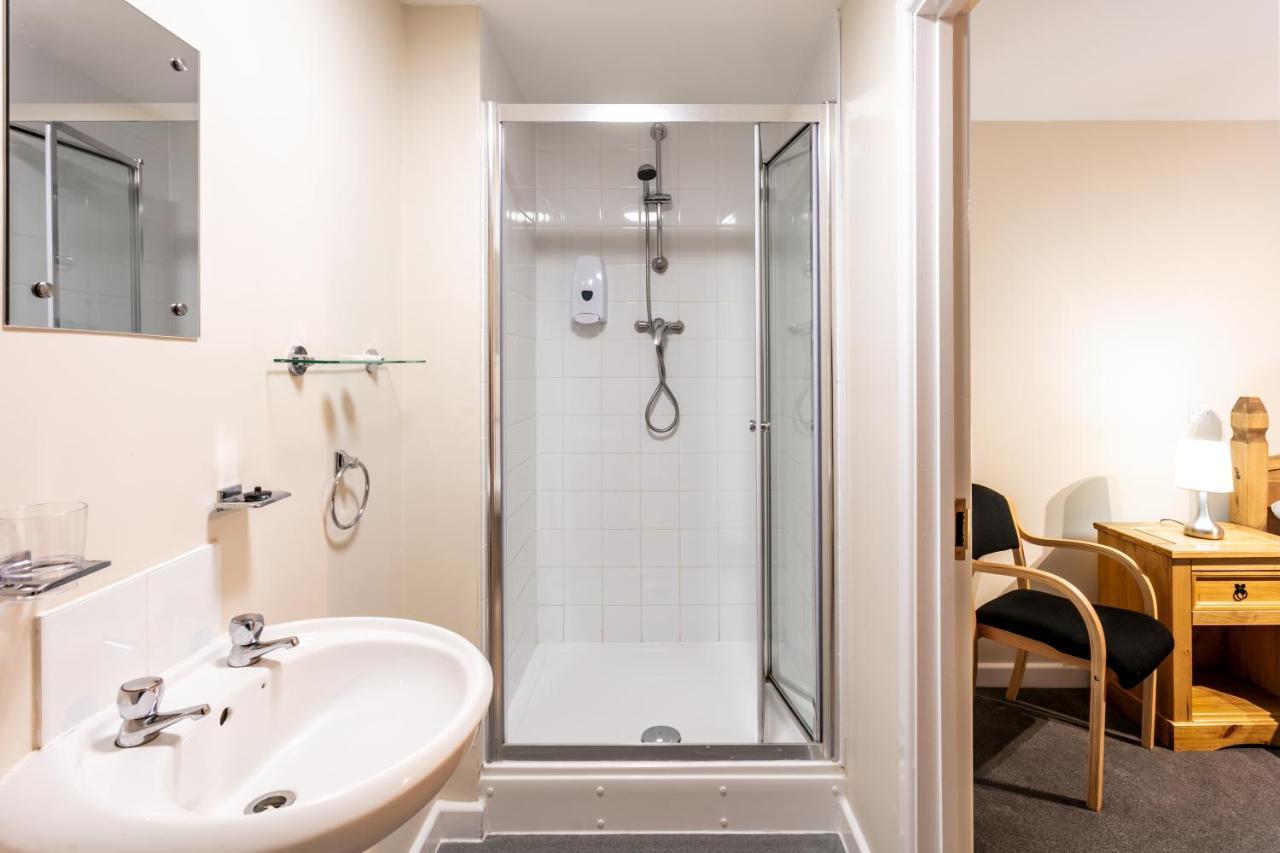 Roydon Marina Village Hotel מראה חיצוני תמונה