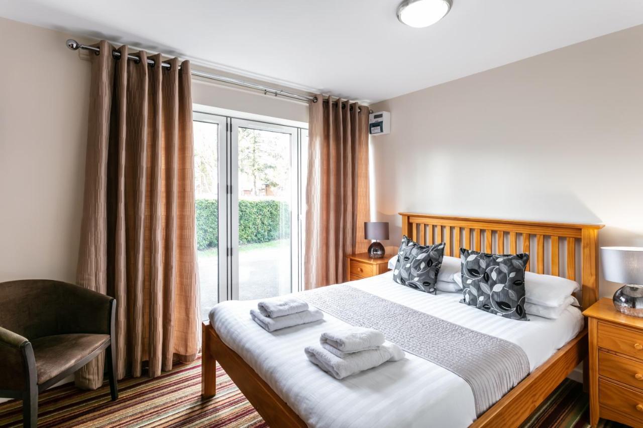 Roydon Marina Village Hotel מראה חיצוני תמונה