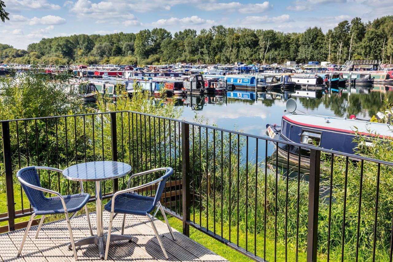 Roydon Marina Village Hotel מראה חיצוני תמונה