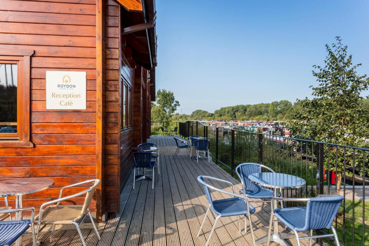 Roydon Marina Village Hotel מראה חיצוני תמונה