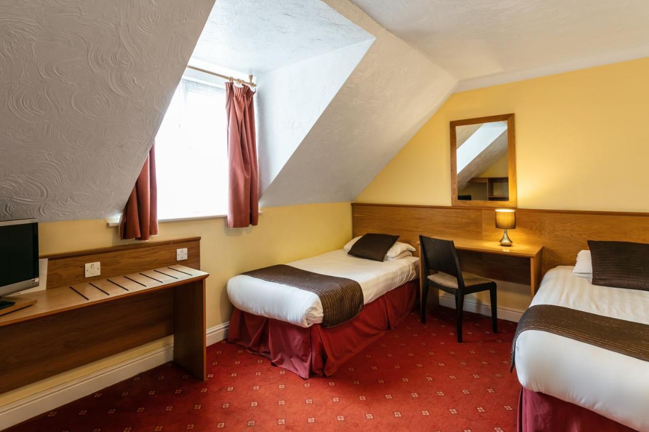Roydon Marina Village Hotel מראה חיצוני תמונה