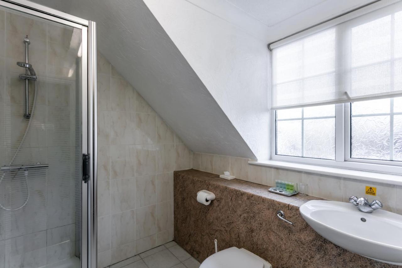 Roydon Marina Village Hotel מראה חיצוני תמונה