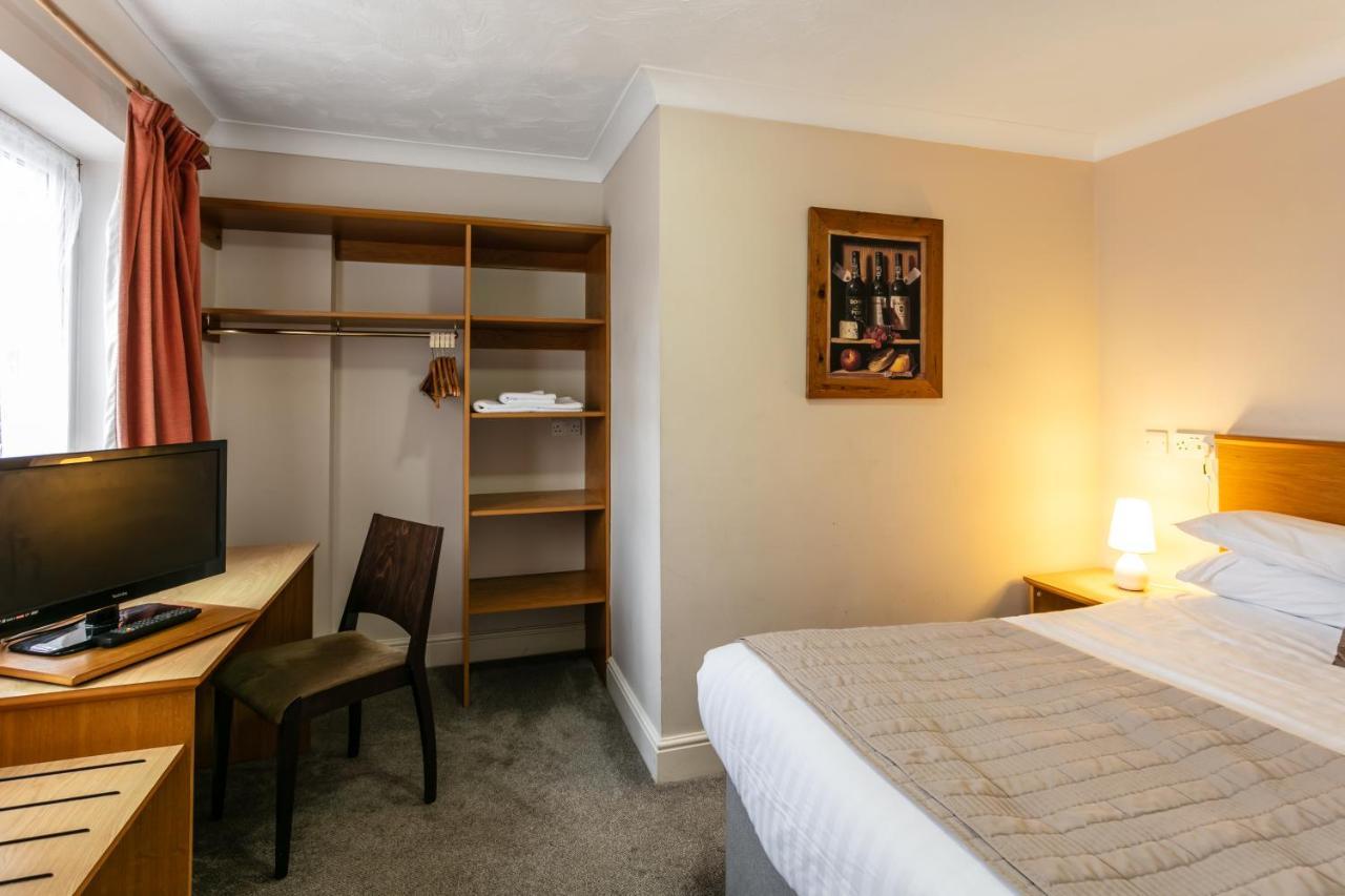 Roydon Marina Village Hotel מראה חיצוני תמונה
