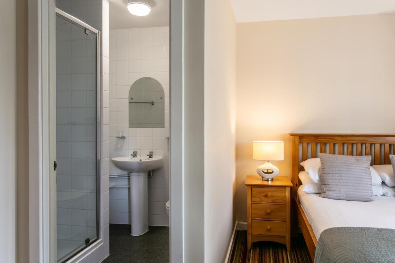 Roydon Marina Village Hotel מראה חיצוני תמונה