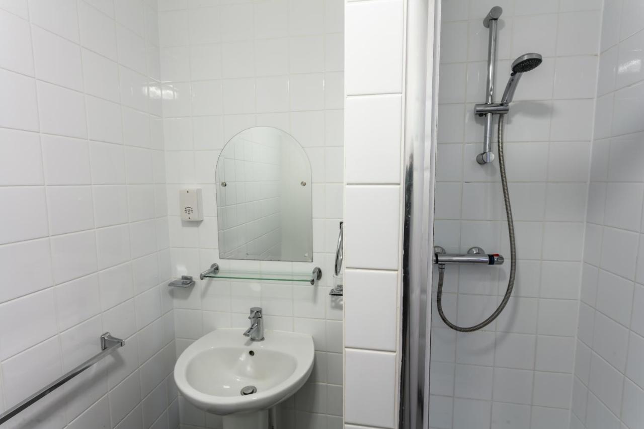 Roydon Marina Village Hotel מראה חיצוני תמונה