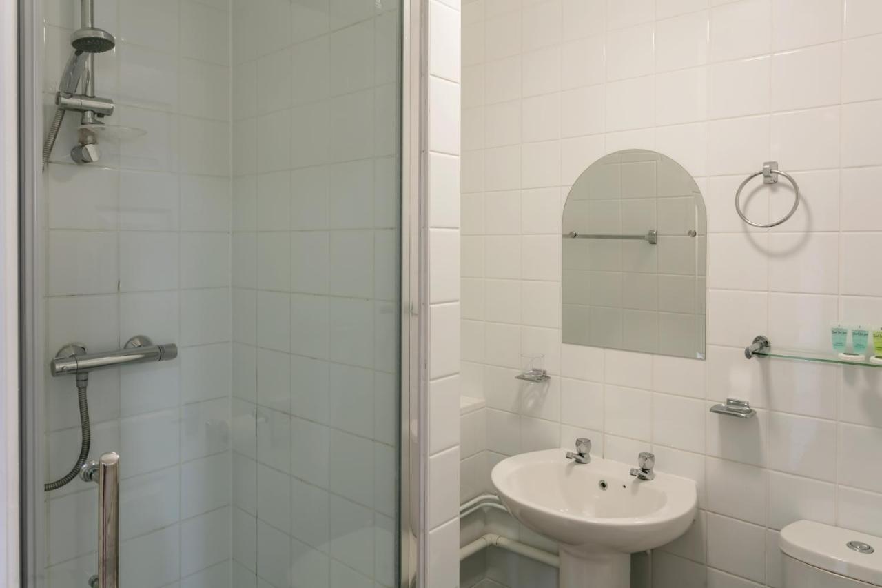 Roydon Marina Village Hotel מראה חיצוני תמונה