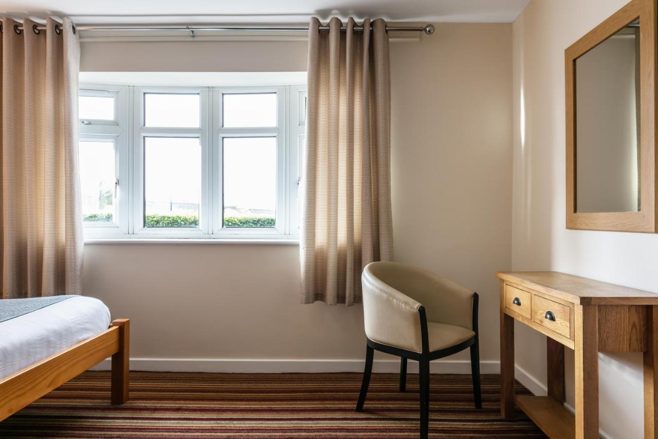Roydon Marina Village Hotel מראה חיצוני תמונה