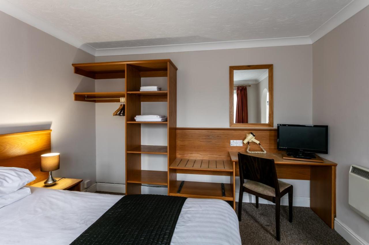 Roydon Marina Village Hotel מראה חיצוני תמונה