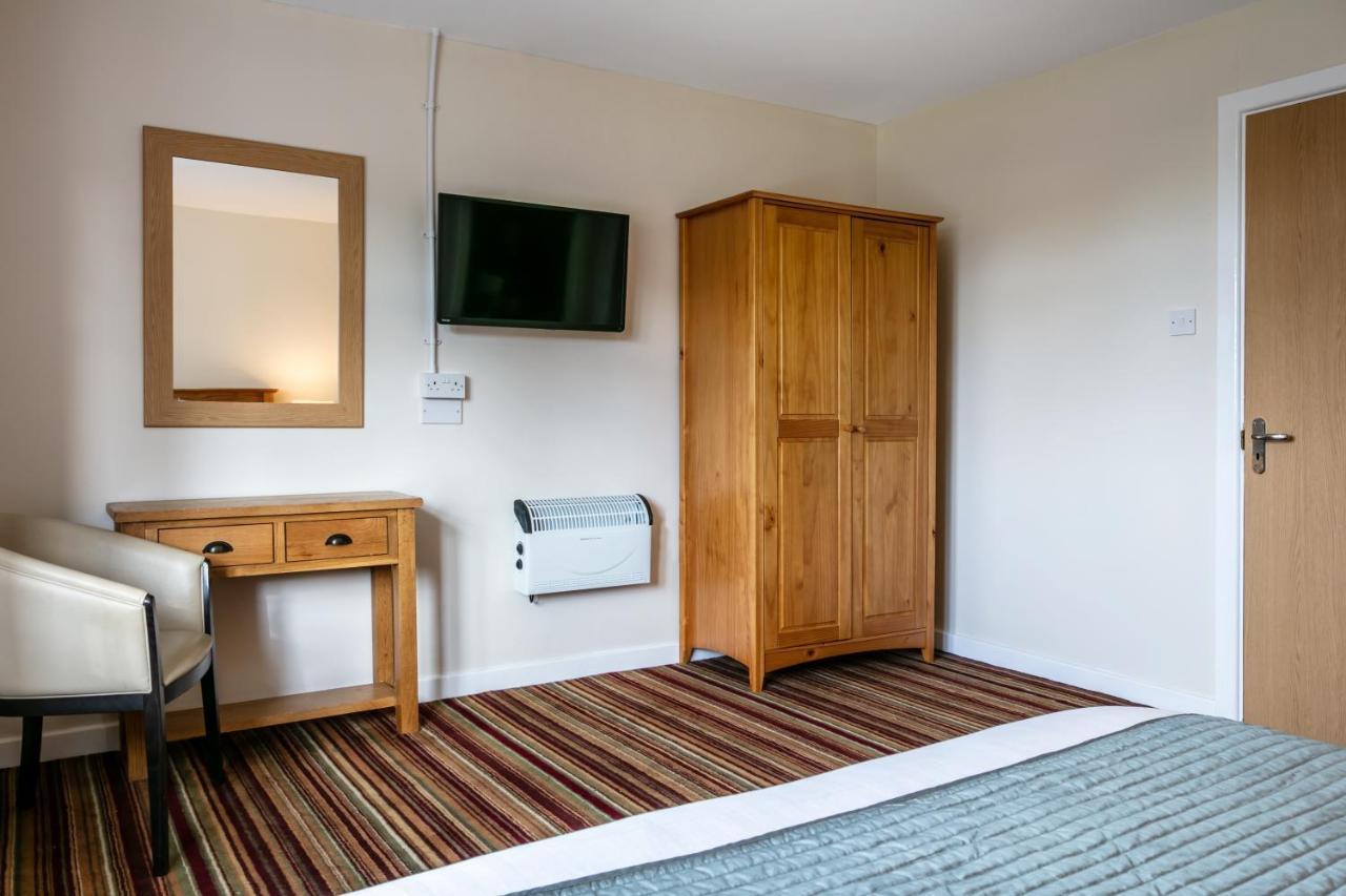 Roydon Marina Village Hotel מראה חיצוני תמונה